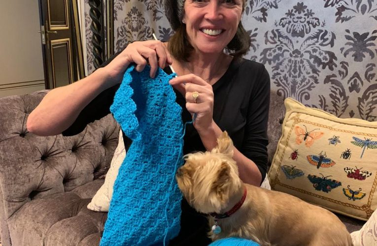 Carolyn Steyn Juggling art and philanthropy through 67 blankets