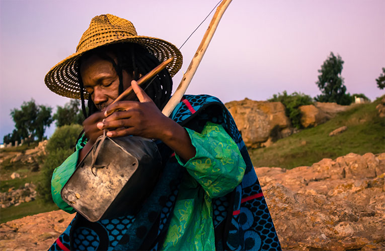 Mpho Molikeng releases ‘Likhomo Matšela’ a  single in honour of Lesotho’s pioneering praise poet Letsema Matšela