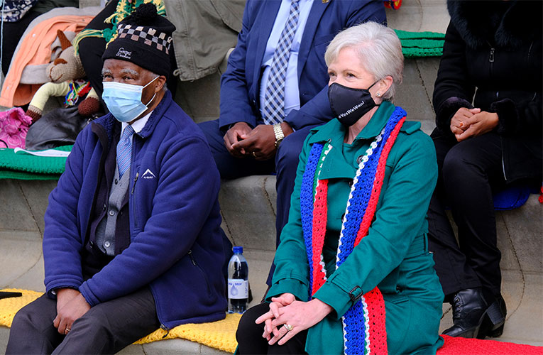 Stronger together in times of pandemic as Carolyn Steyn launches Springbok Blanket