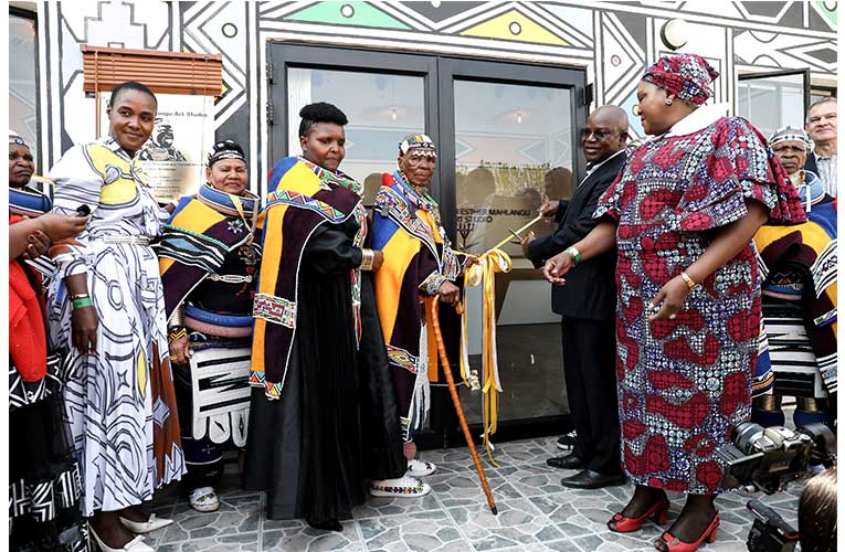 Ndebele painting icon Esther Mahlangu celebrated as newly built studio is handed over to her